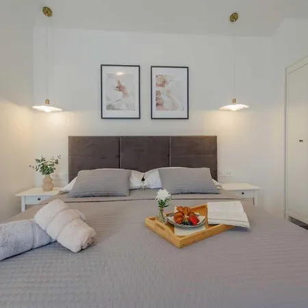 Villa Oliva Oliana With Heated Pool *