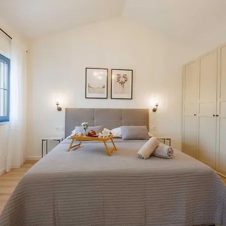 Villa Oliva Oliana With Heated Pool *