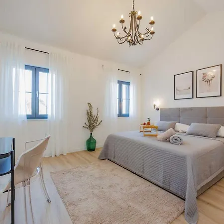 Oliva Oliana With Heated Pool