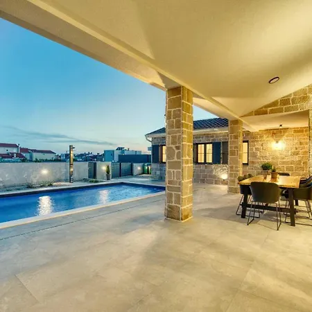 Villa Oliva Oliana With Heated Pool *