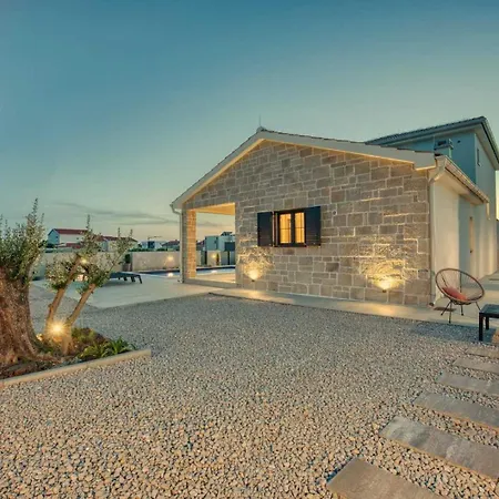 Oliva Oliana With Heated Pool * Vrsi