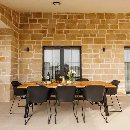 Oliva Oliana With Heated Pool