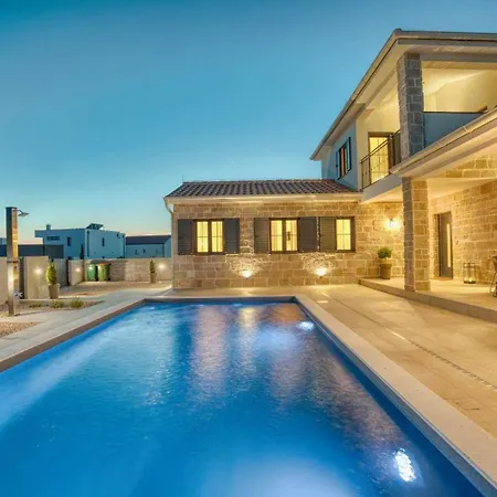 Villa Oliva Oliana With Heated Pool *