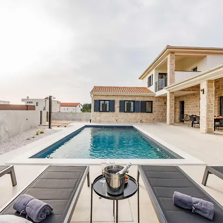 Oliva Oliana With Heated Pool *
