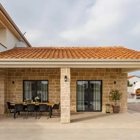 Oliva Oliana With Heated Pool וילה