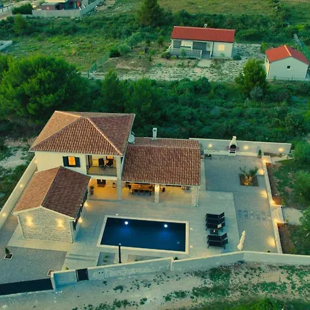 Oliva Oliana With Heated Pool ורסי