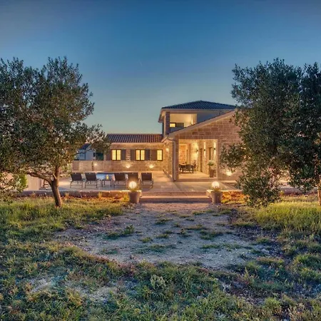 Oliva Oliana With Heated Pool וילה ורסי